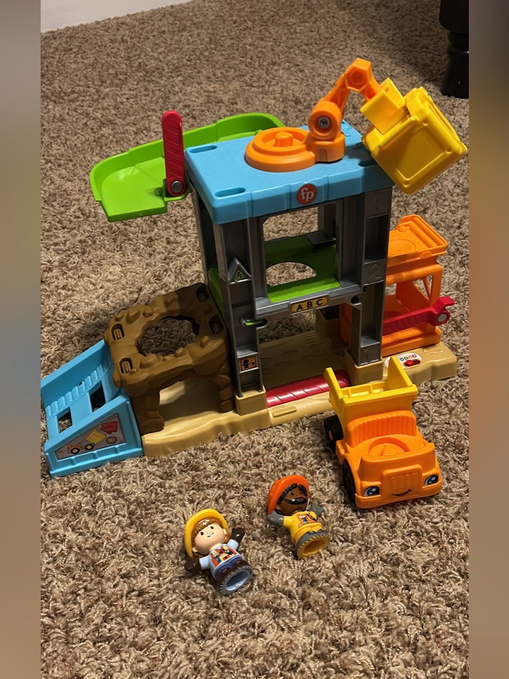 Fisher-Price Little People Load Up 'n Learn Construction Site